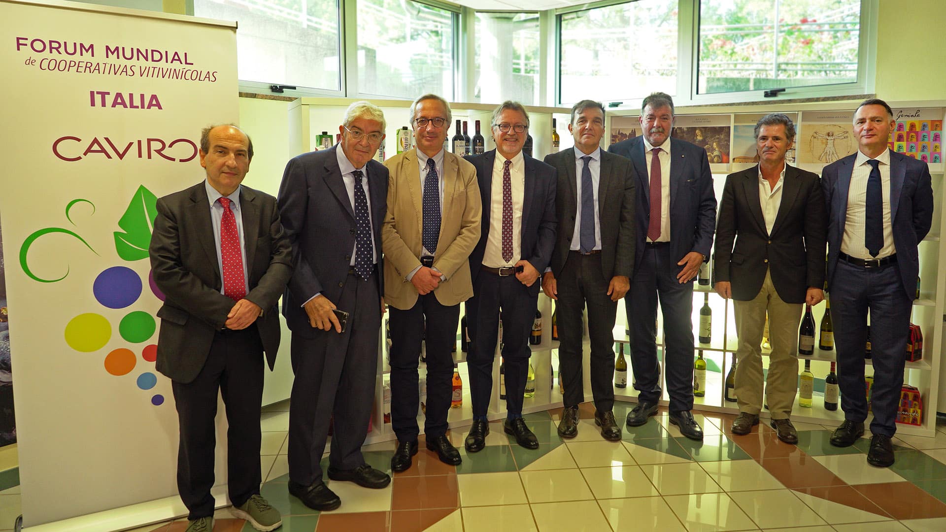 foto di gruppo Forum-Mondiale-Cooperative-Vitivinicole-Caviro