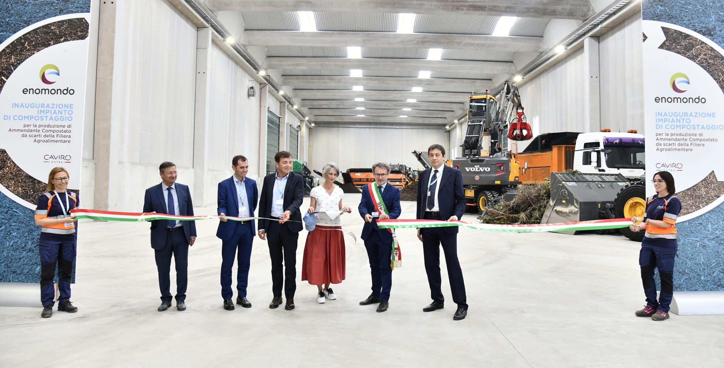 foto di gruppo inaugura zione nuovo impianto di ammendante naturale